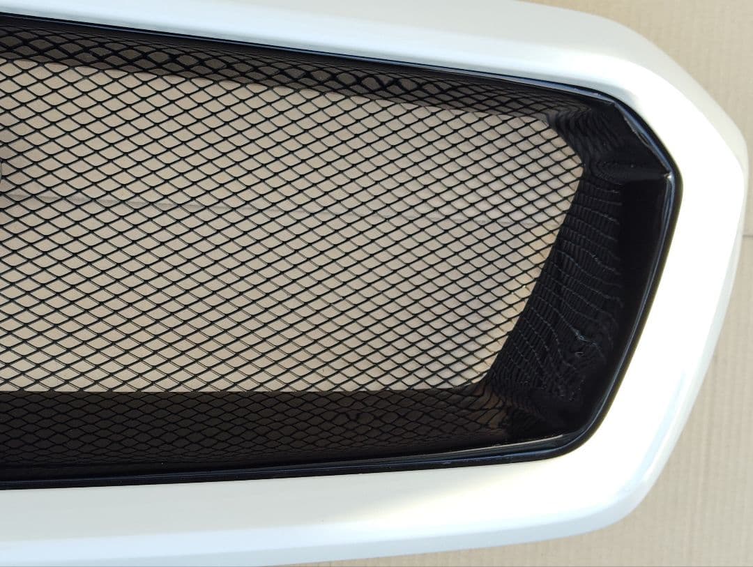 スバル　レヴォーグVM系前期型　純正フロントグリル　クリスタルホワイトパール