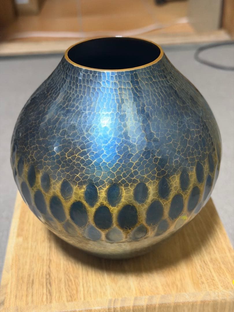 玉川堂　槌起銅器　網目模様 花瓶 桐箱付き