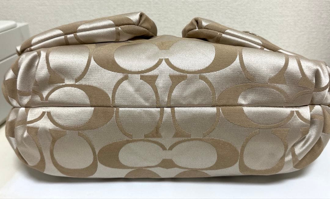 〇251047 コーチ ポピー シグネチャー ショルダーバック　18350