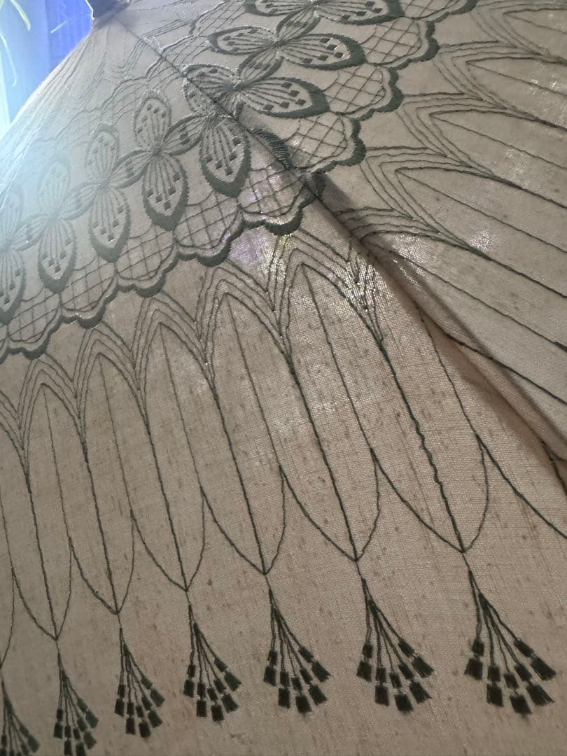 上品なビンテージ麻の折り畳み日傘　刺繍が涼しげ　カバー付　雅姫お好きな方にも