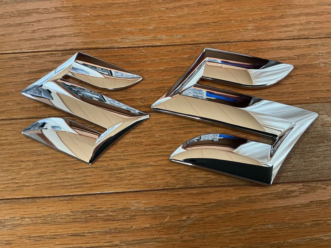 スイフトスポーツzc33sのフロントグリル・フォグランプベゼル・エンブレム