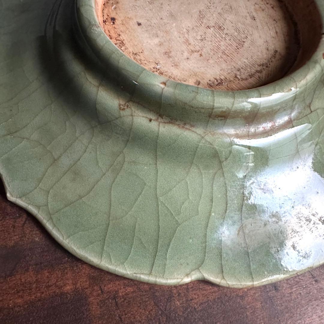 希少 青磁 平鉢 龍泉窯 陰刻 中国古玩 七官青磁 明〜清代初期 共箱