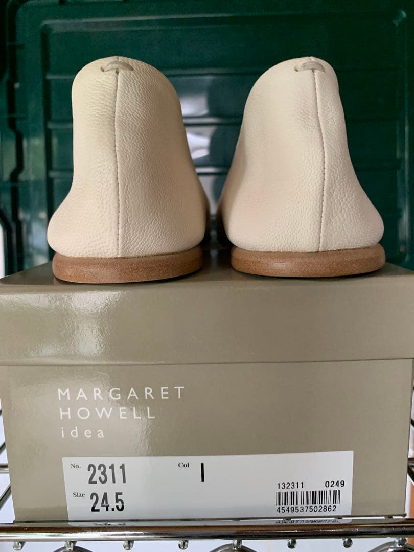 マーガレットハウエルアイデア　フラットシューズ　オフホワイト　24.5cm