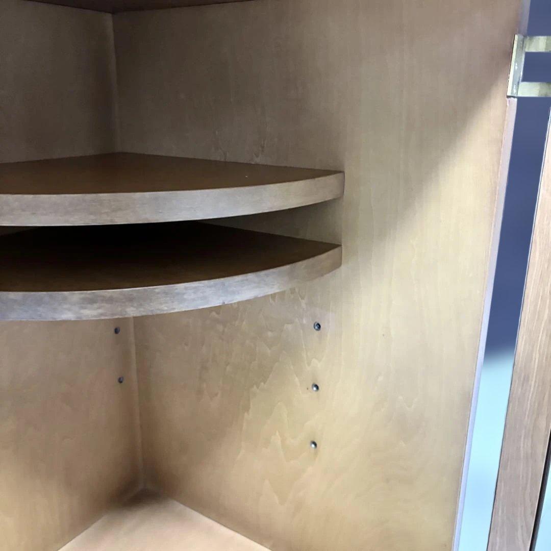 カリモク コロニアル コーナーキャビネット 曲面ガラス オールド期 飾り棚