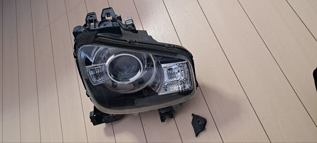 HA36S　アルトワークス ヘッドライト 2個セット 取り付けブラケット欠けあり