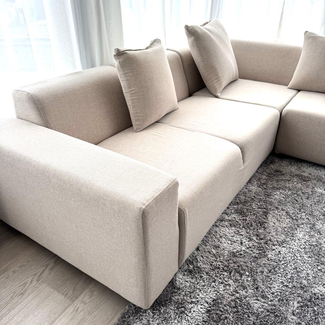 超美品 ローソファ 2人掛け 右肘置き モダン ベージュ