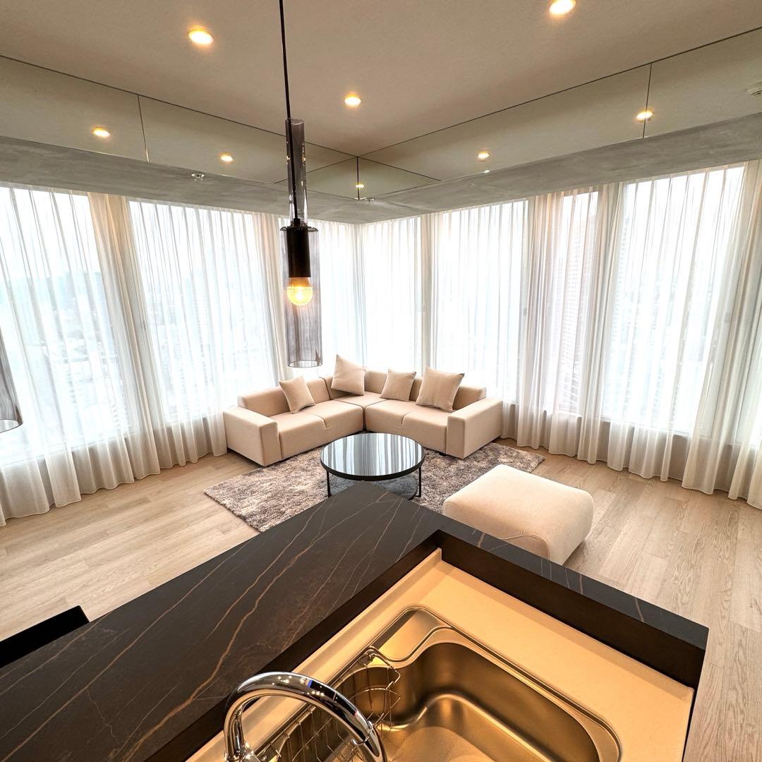 超美品 ローソファ 2人掛け 右肘置き モダン ベージュ