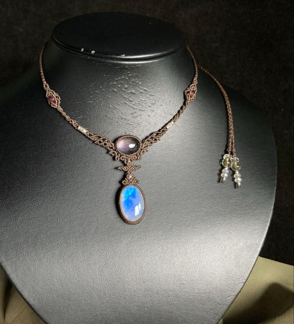 レインボームーンストーン　アメジスト　マクラメネックレス