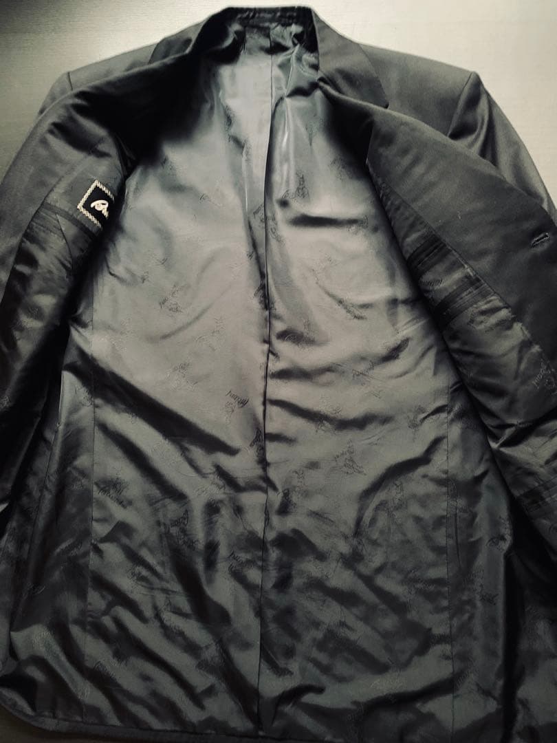 BRIONI スーツ　冠婚葬祭？なんでも御座れ　極上の万能スーツ　¥45万程