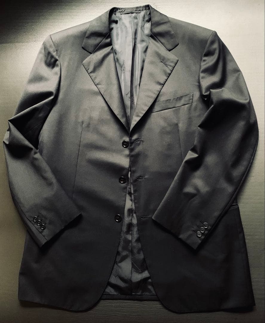 BRIONI スーツ　冠婚葬祭？なんでも御座れ　極上の万能スーツ　¥45万程