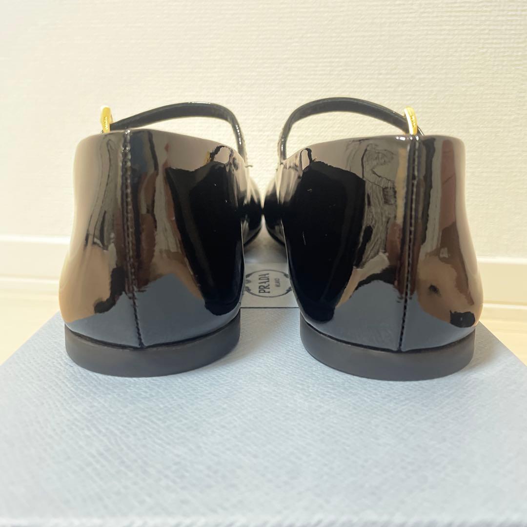 新品 PRADA レザー フラットシューズ