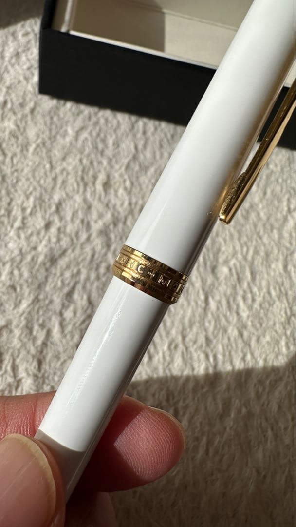 MONTBLANC ホワイトボールペン 箱付き 品の良い白×ゴールド本体