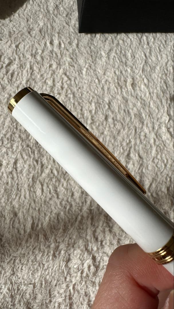 MONTBLANC ホワイトボールペン 箱付き 品の良い白×ゴールド本体