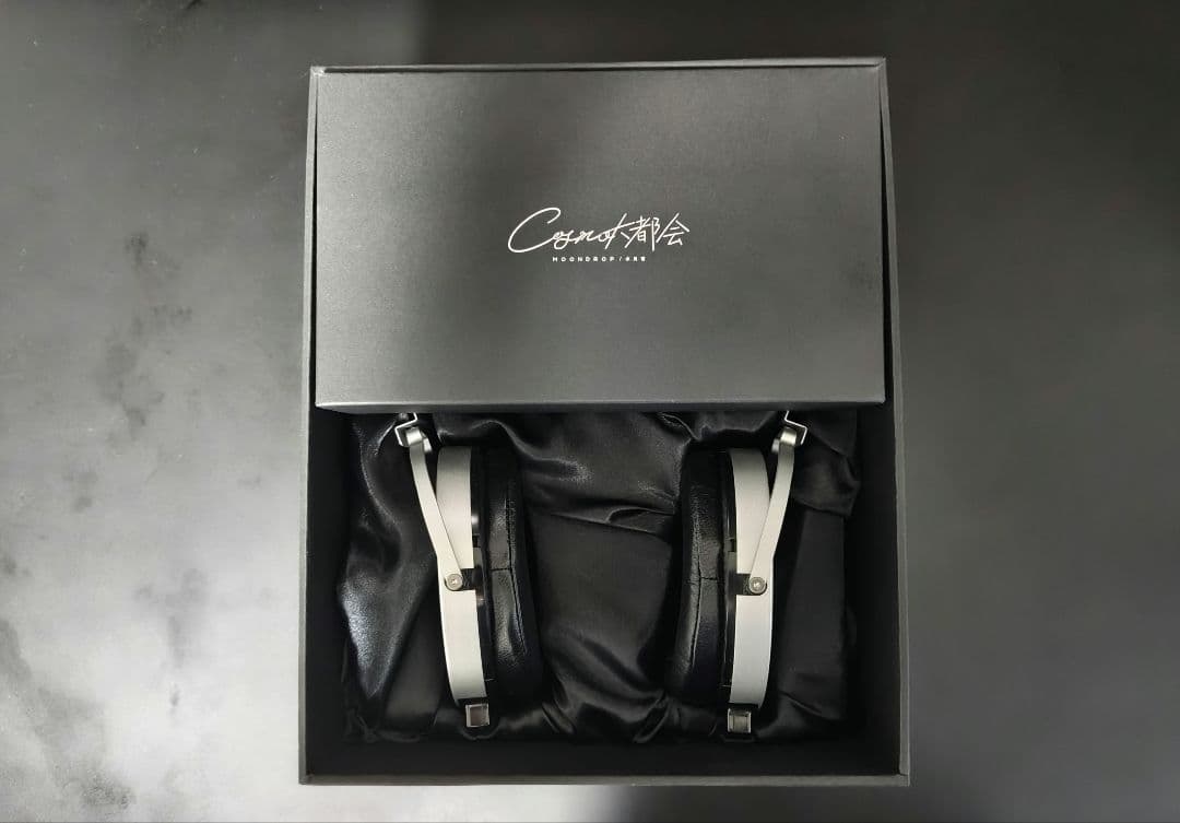 水月雨 (MOONDROP) 大都会 - COSMO