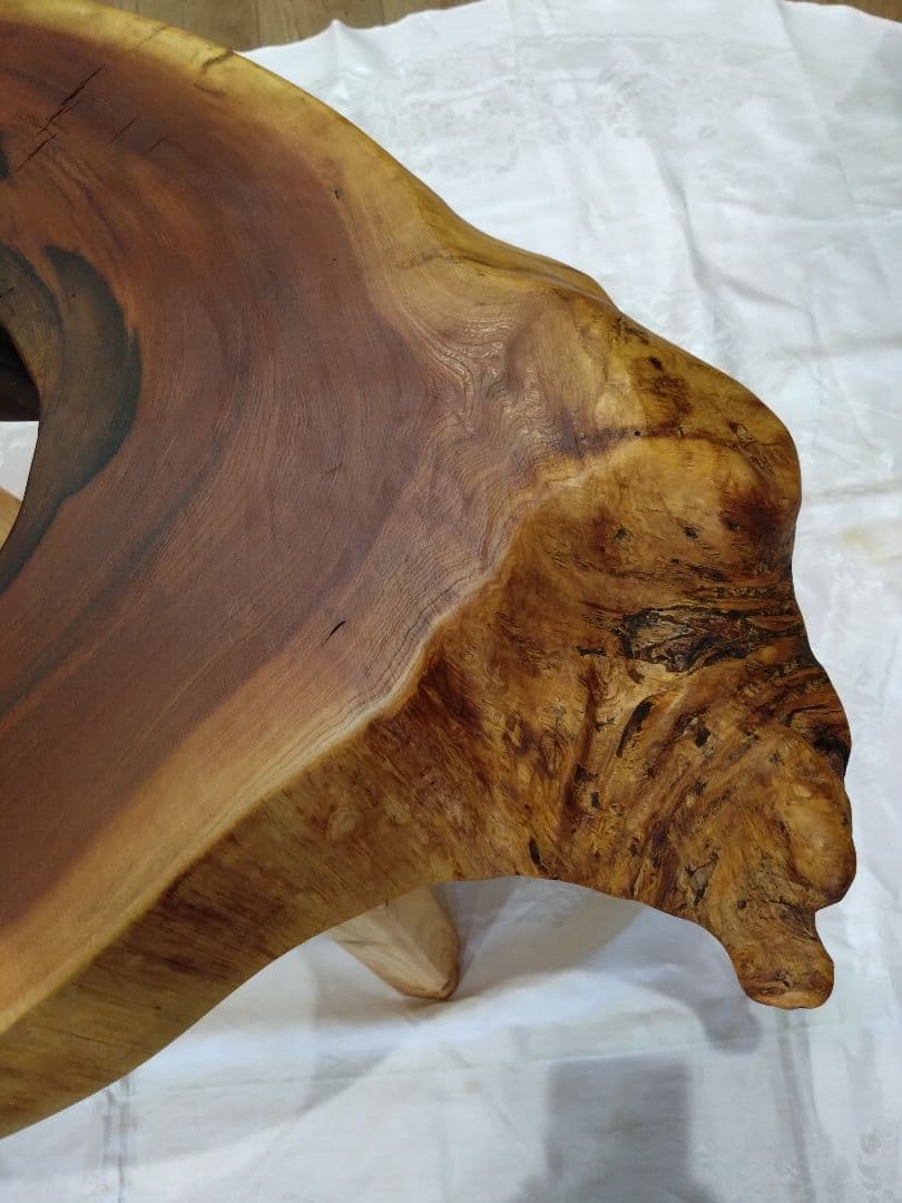 欅の輪切りテーブル㉖　樹齢約150年の欅の一点物　欅の耳付き自然木のローテーブル