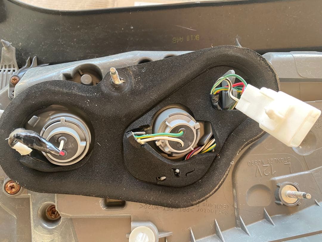 プリウスZVW30後期 純正テールランプ・全灯化仕様