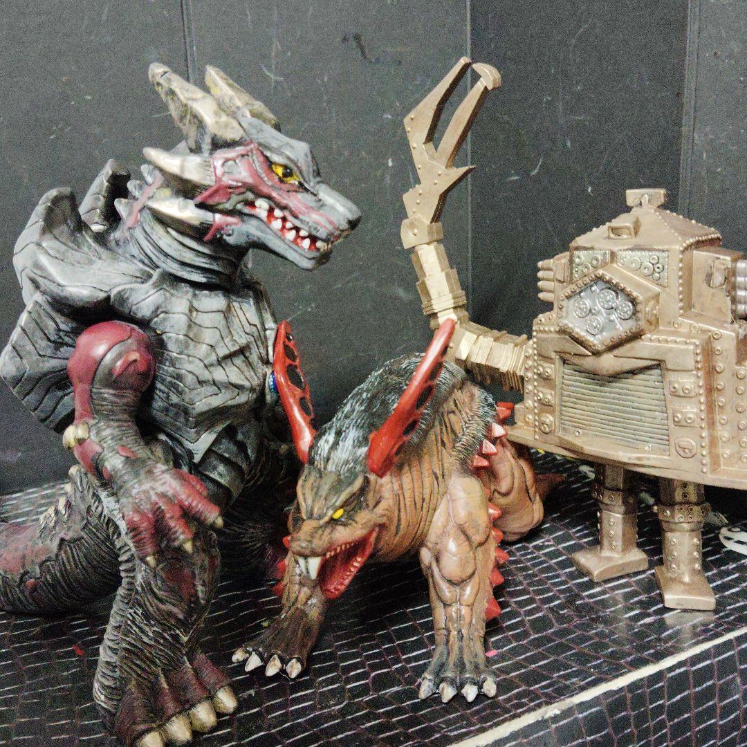 上野淳子ウルトラ怪獣ジョバリエ.マグニア