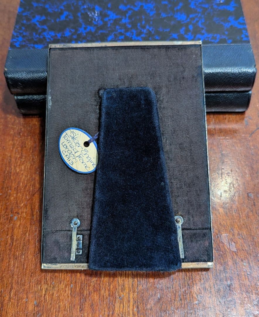 イギリスアンティーク 純銀フォトスタンド １９１３年ロンドン刻印 英国王室御用達