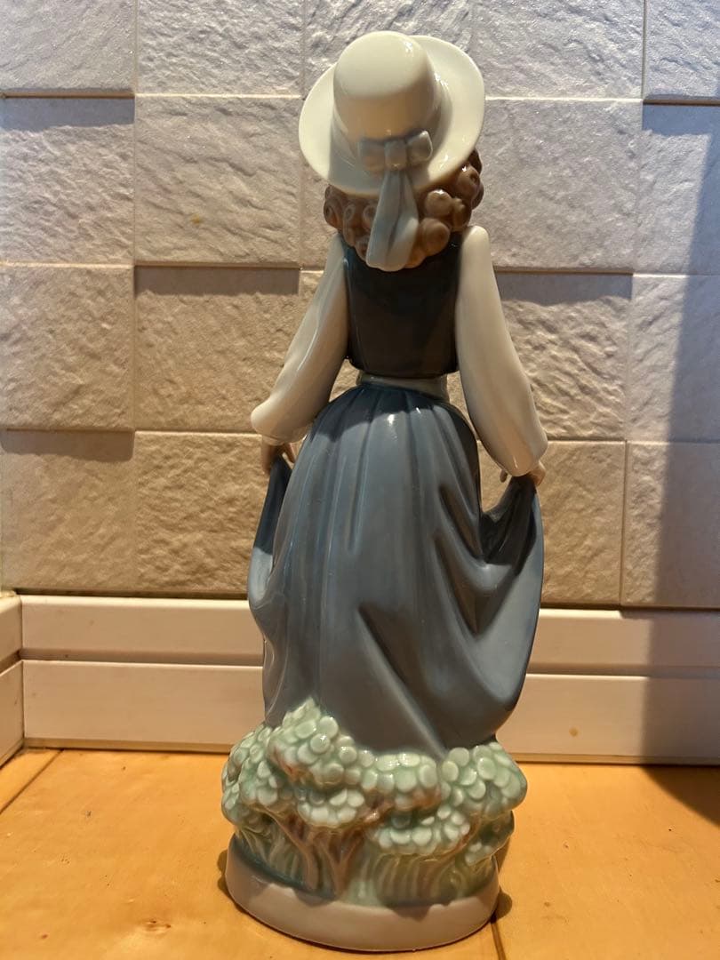 花を持つ少女　NAO・リヤドロ　ヴィンテージ