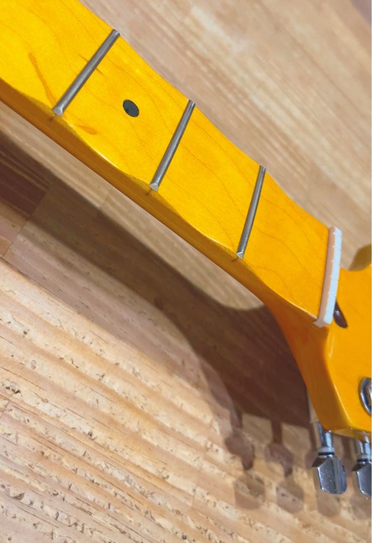 【値下げ】リバースヘッド スキャロップネック ストラトシェイプ