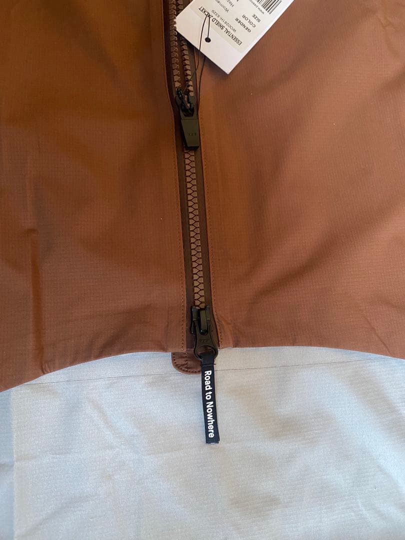 本知夢　新品　Women Essential Shield Jacket