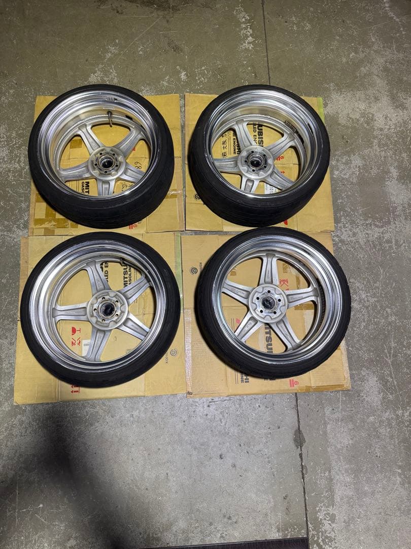 ワーク　グノーシス　19インチ　30系プリウス　215/35R19 ナット付き