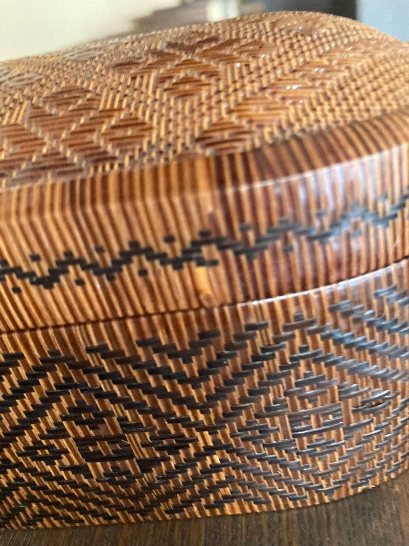 タイ・ヤンリーパオ楕円形小物入れ