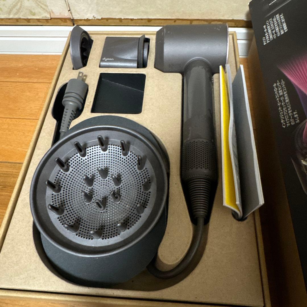 ヘアドライヤー dyson HD03 ULF IIF