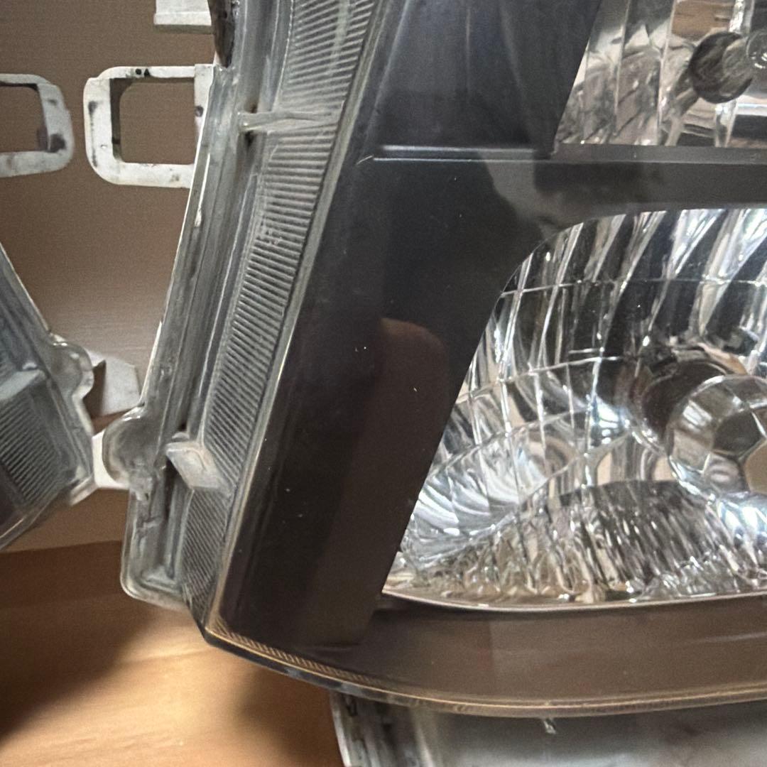 ハイエース　3型　純正ヘッドライト　インナー黒