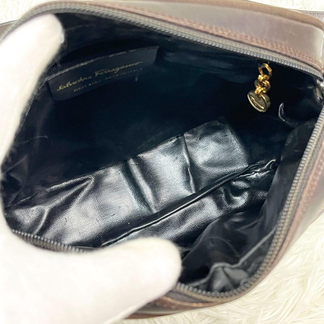 美品 フェラガモ ヴァラリボン ショルダーバッグ レザー