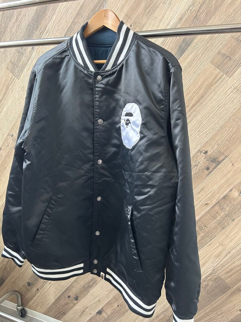 ★ アベイジングエイプ 刺繍ロゴ キルティング リバーシブル スタジャン