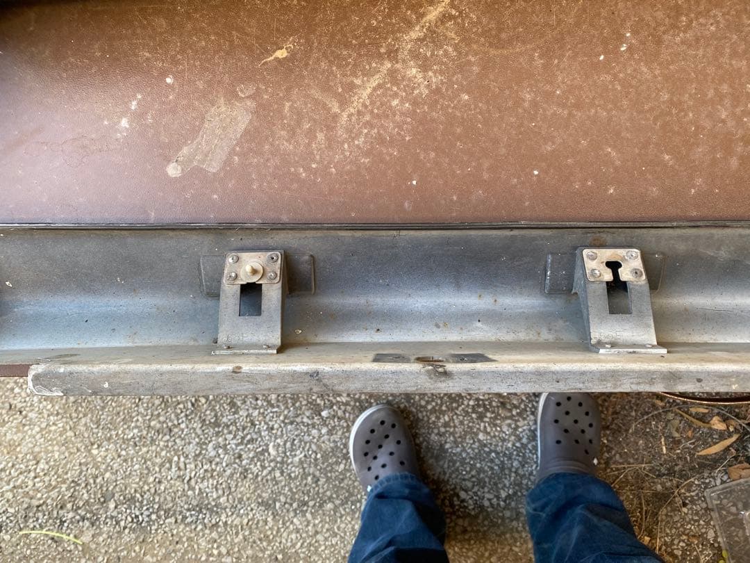 S14前期シルビアの純正型の左右のサイドスカート