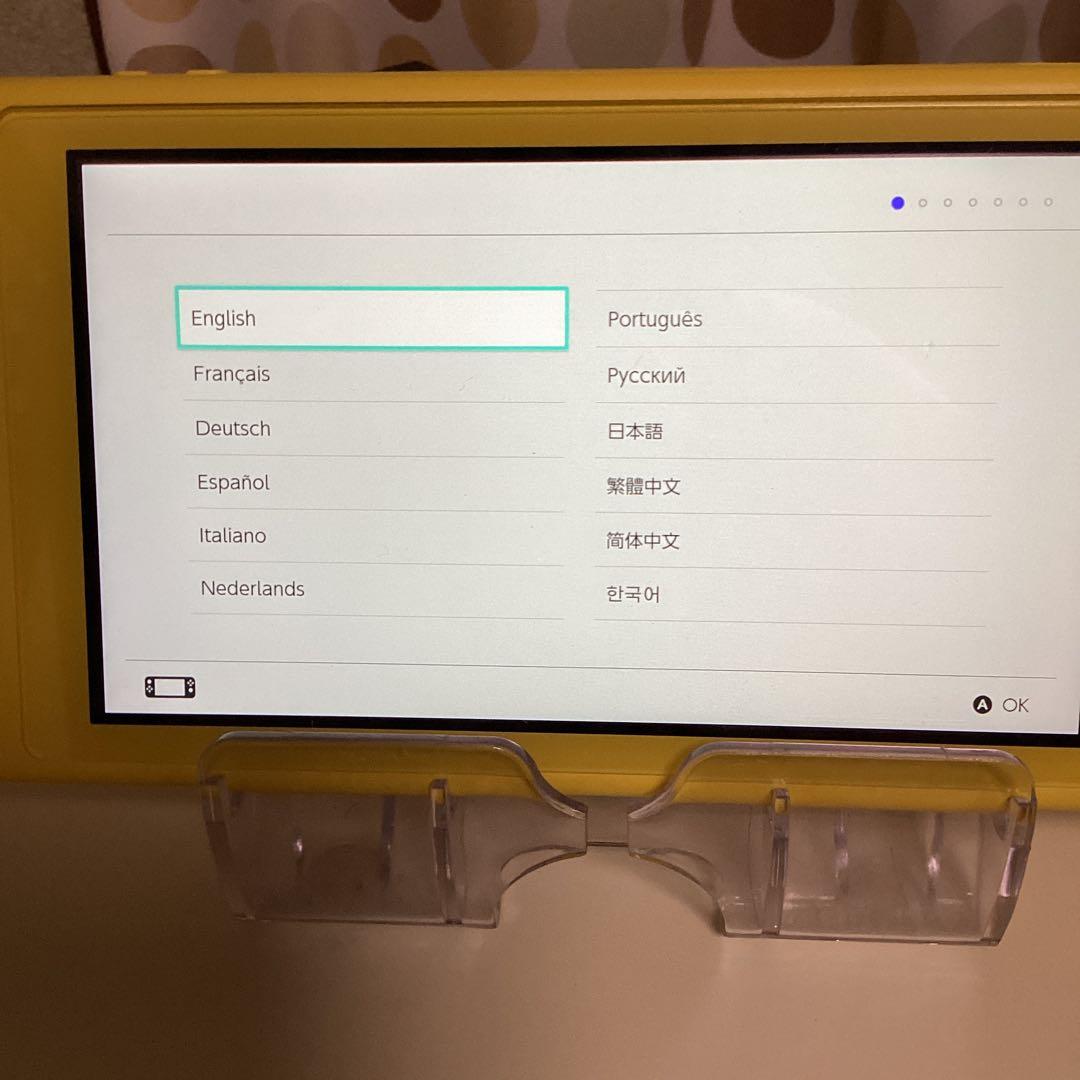 任天堂　Switchライト　イエロー　本体と充電器