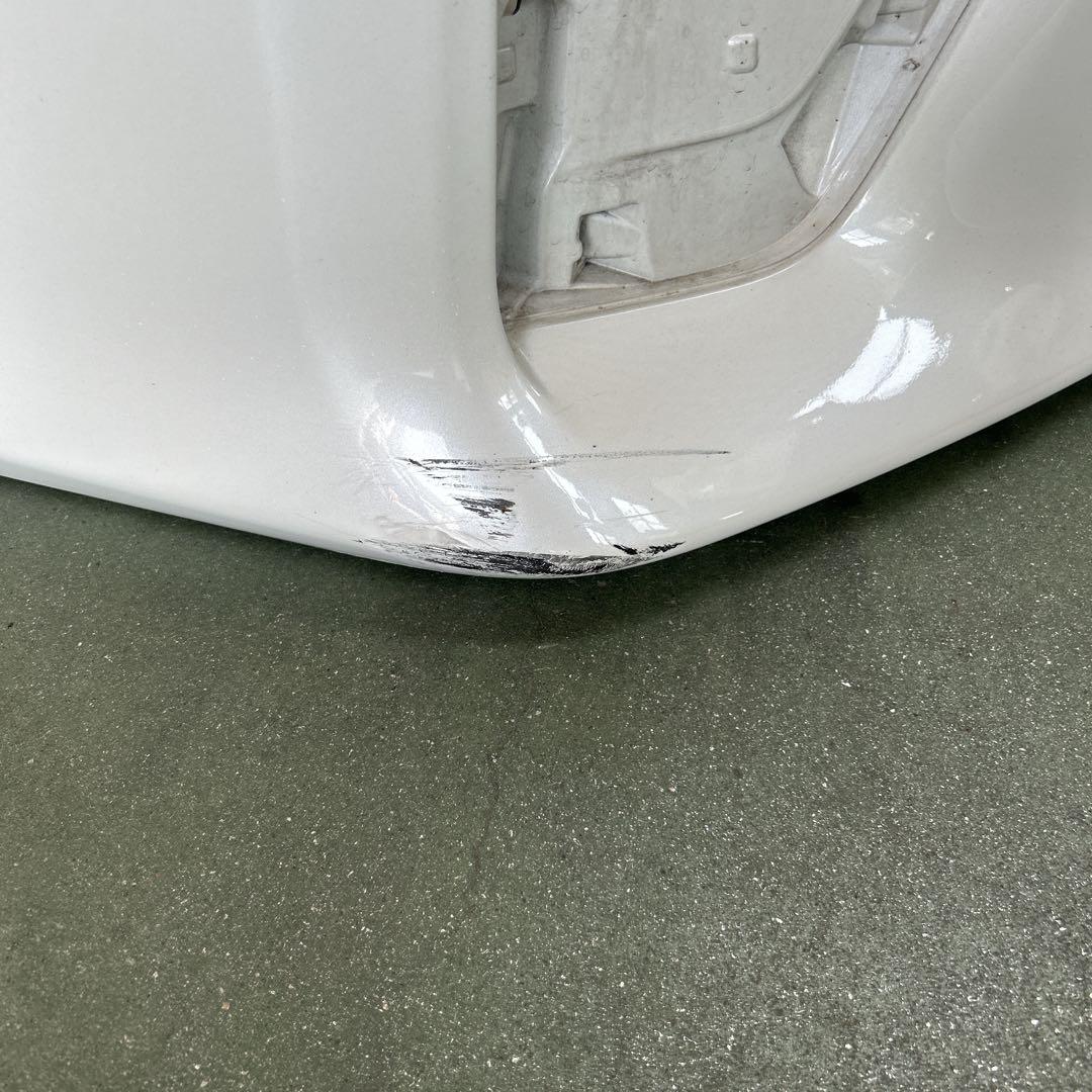 80ヴォクシー　フロントバンパー