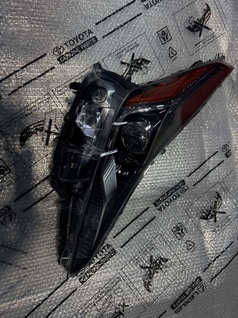 プリウス　ZVW51 右ヘッドライト　LED 純正品番81145-47850