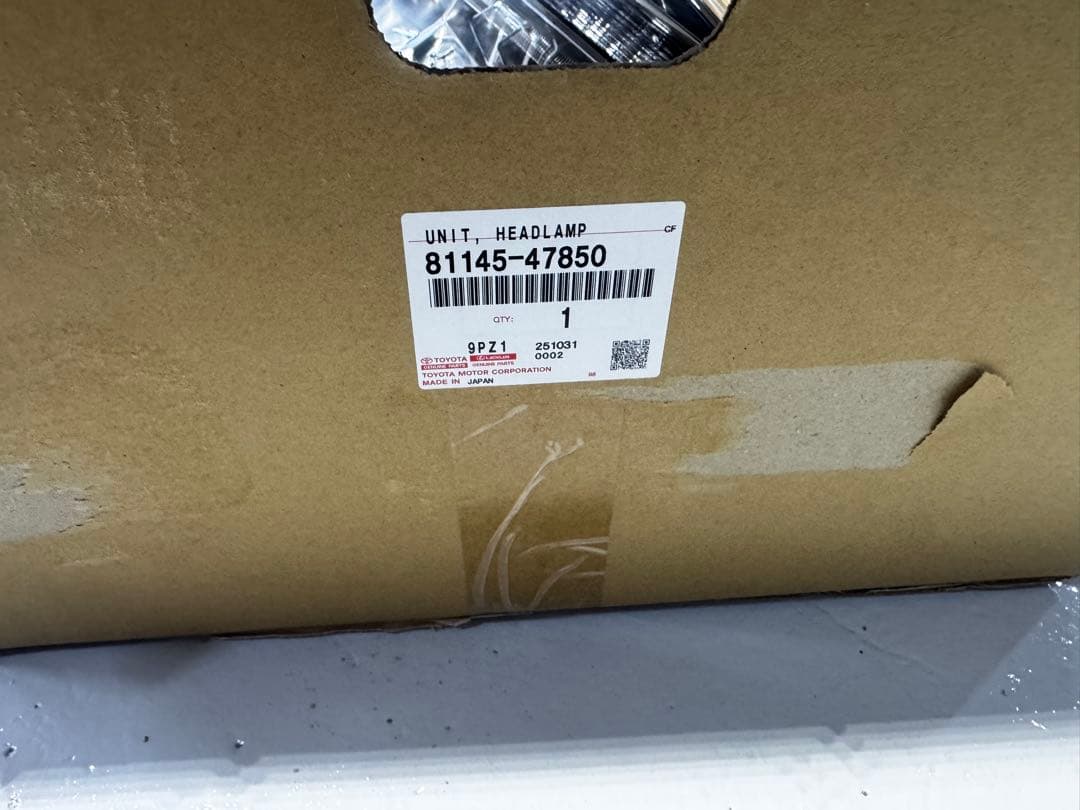 プリウス　ZVW51 右ヘッドライト　LED 純正品番81145-47850