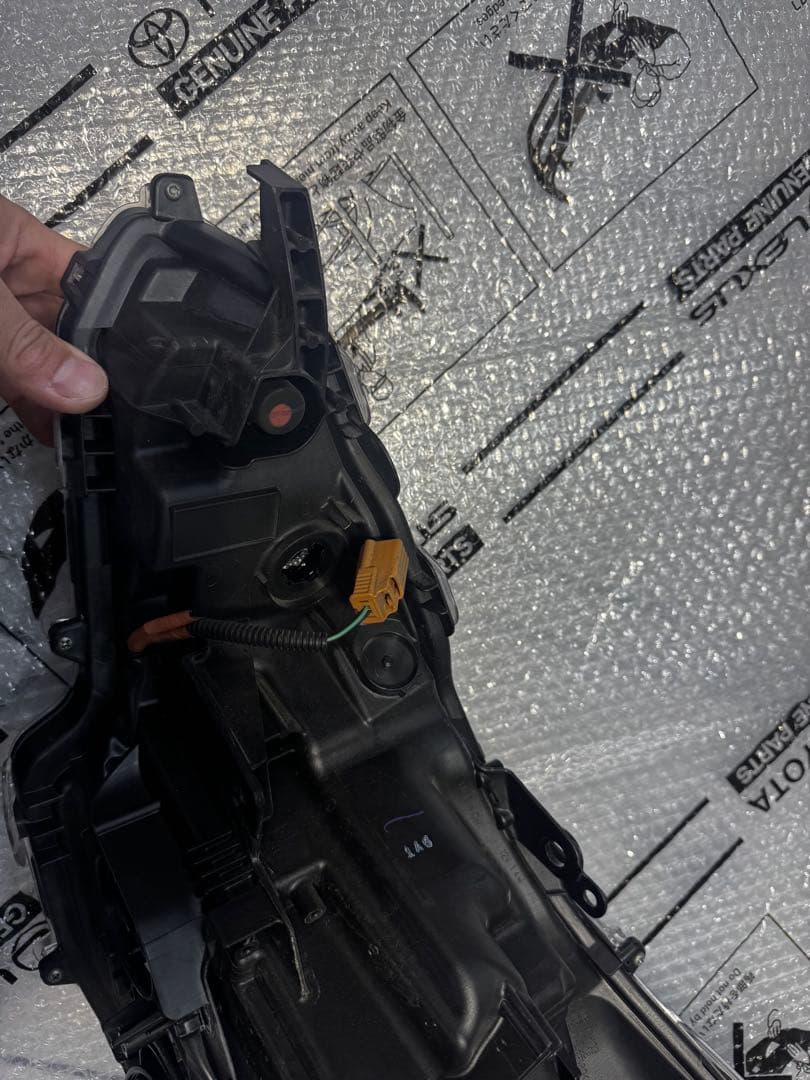 プリウス　ZVW51 右ヘッドライト　LED 純正品番81145-47850