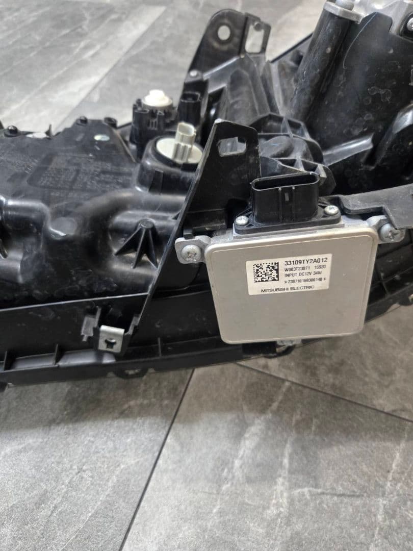 KC2　ホンダ　レジェンド　前期　ヘッドライト　運転席側