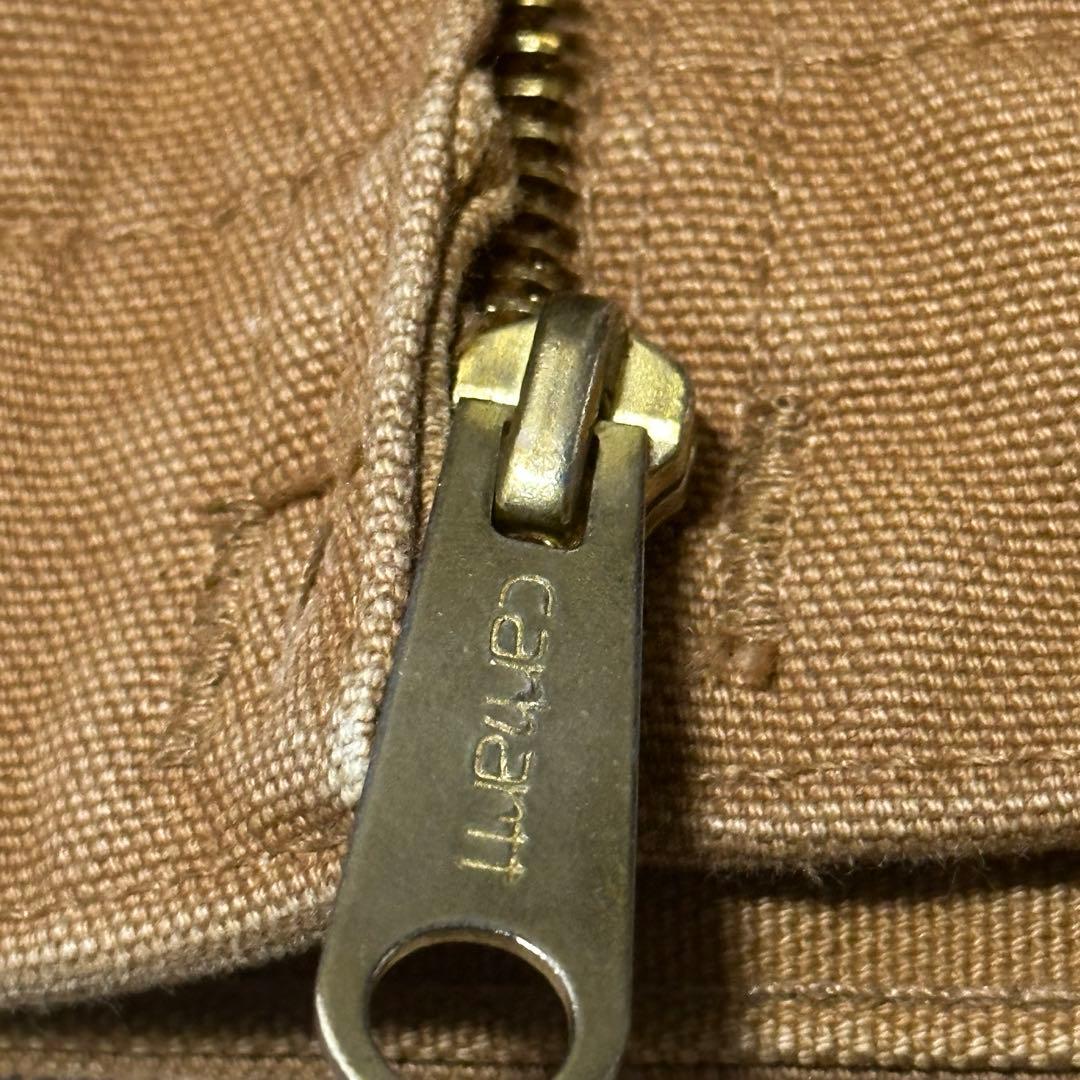 ビッグサイズ Carhartt デトロイトジャケット 企業ロゴ ダックUSA製
