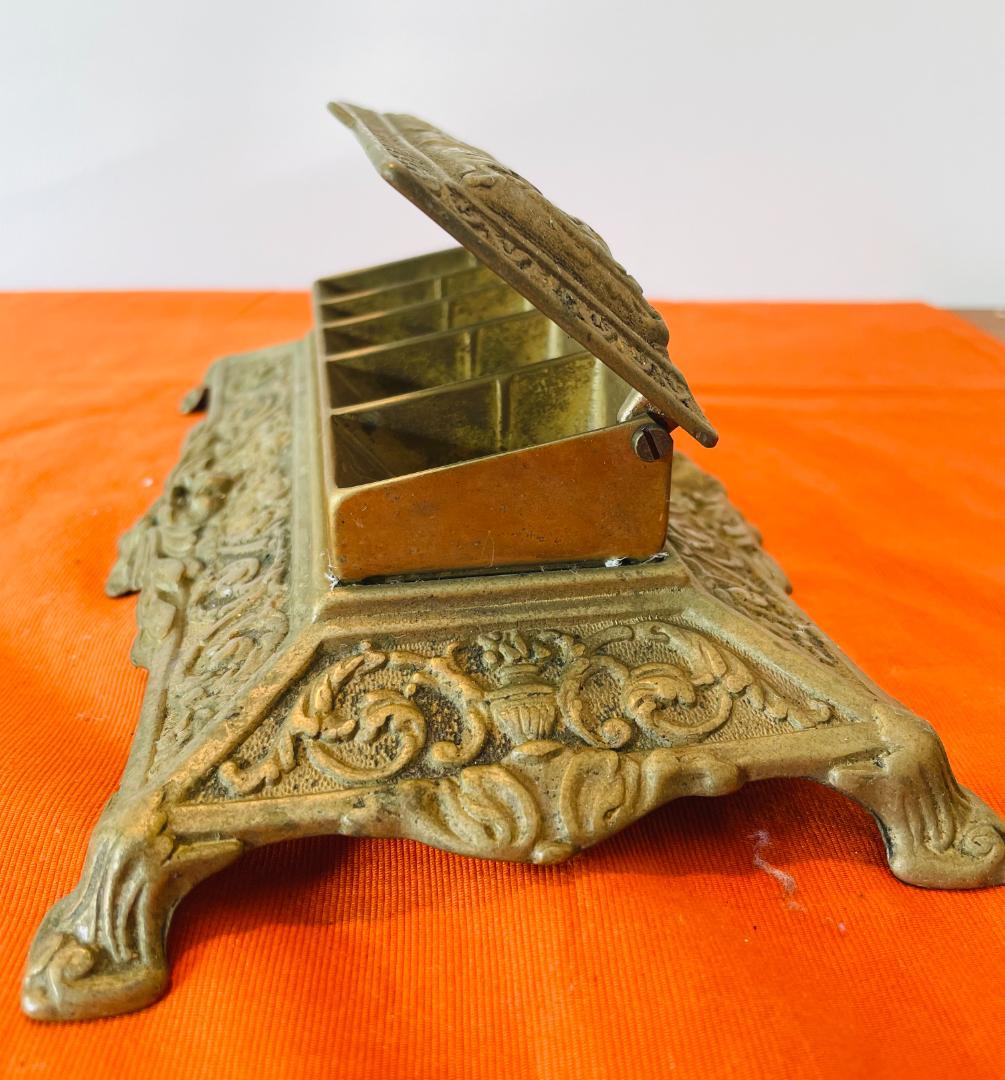 英国製アンティークの宝石入れ