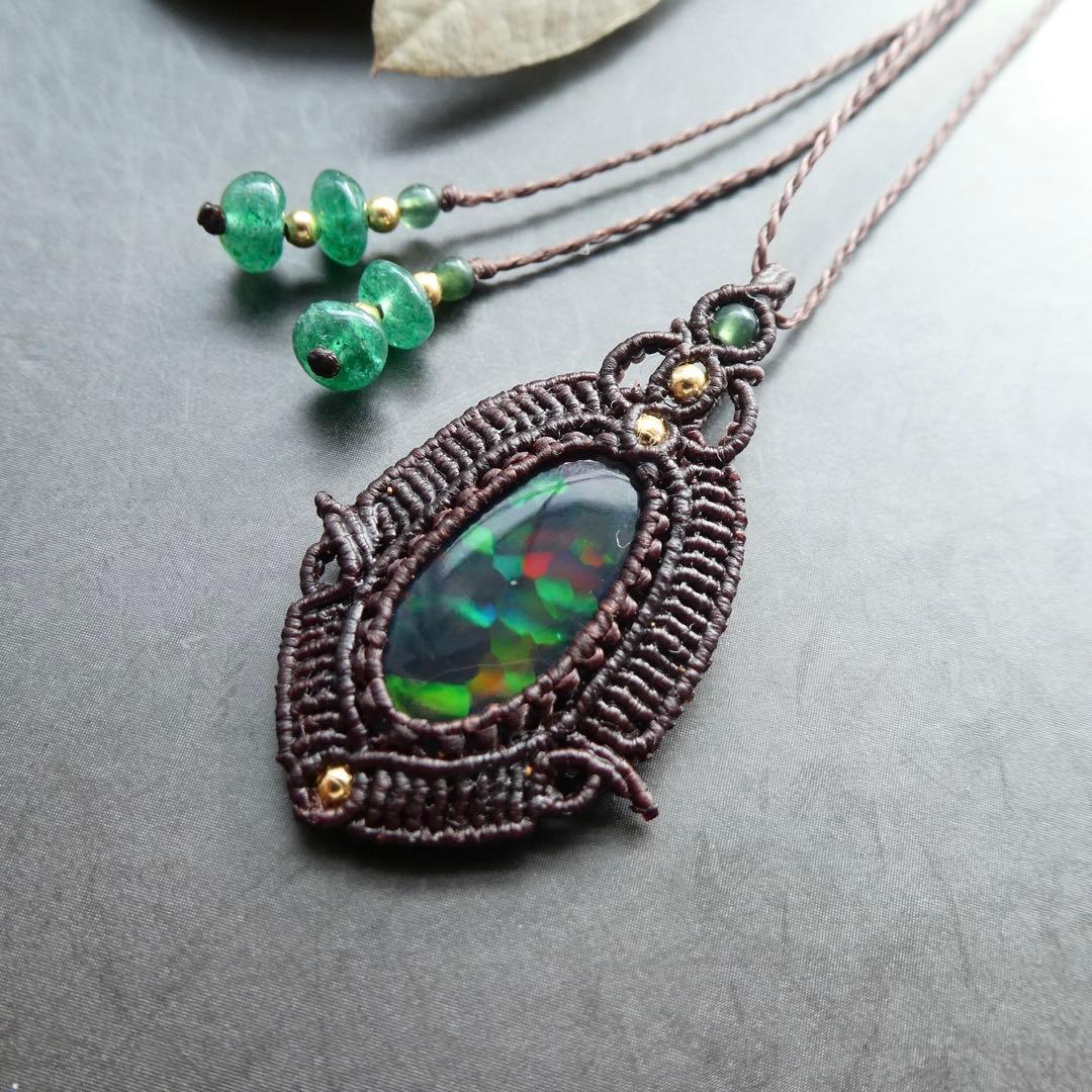 大粒ブラックオパールのマクラメネックレス