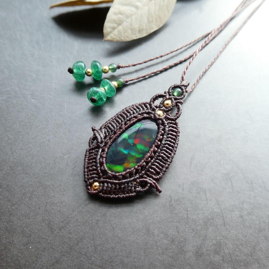 大粒ブラックオパールのマクラメネックレス