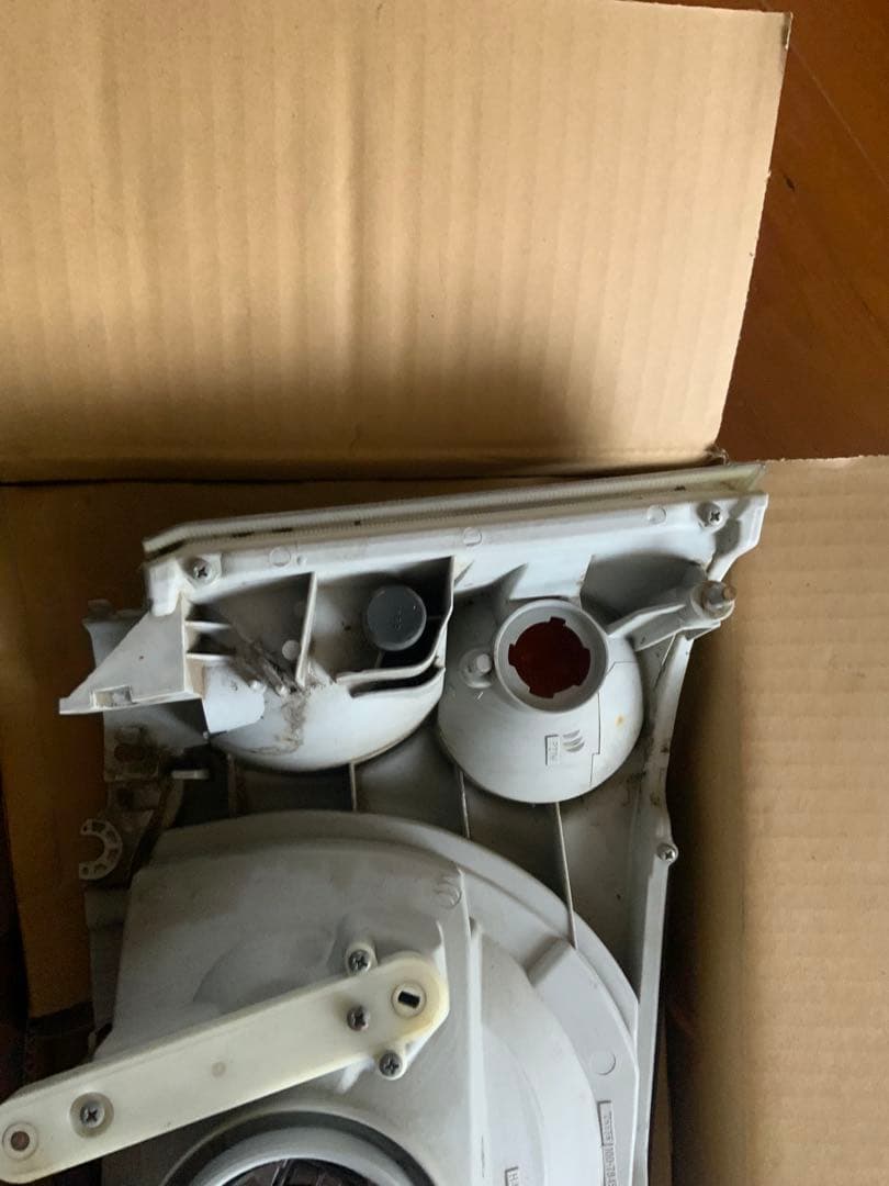 13枚目傷　8枚目ペンキ　ダイナ デュトロ 純正 ヘッドライトユニット 左