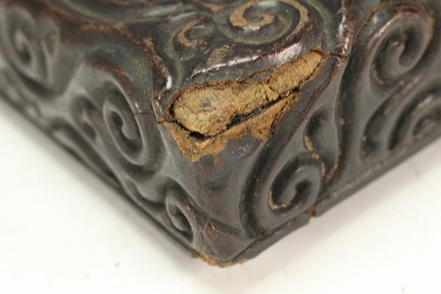 中国美術 彷 堆黒 具利縁 人物鳳鶴紋 蓋物(K-YC375)