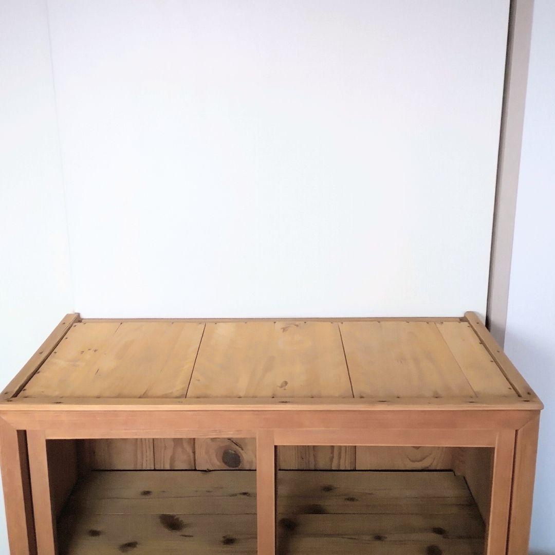 ガラス引き戸のキャビネット　水屋