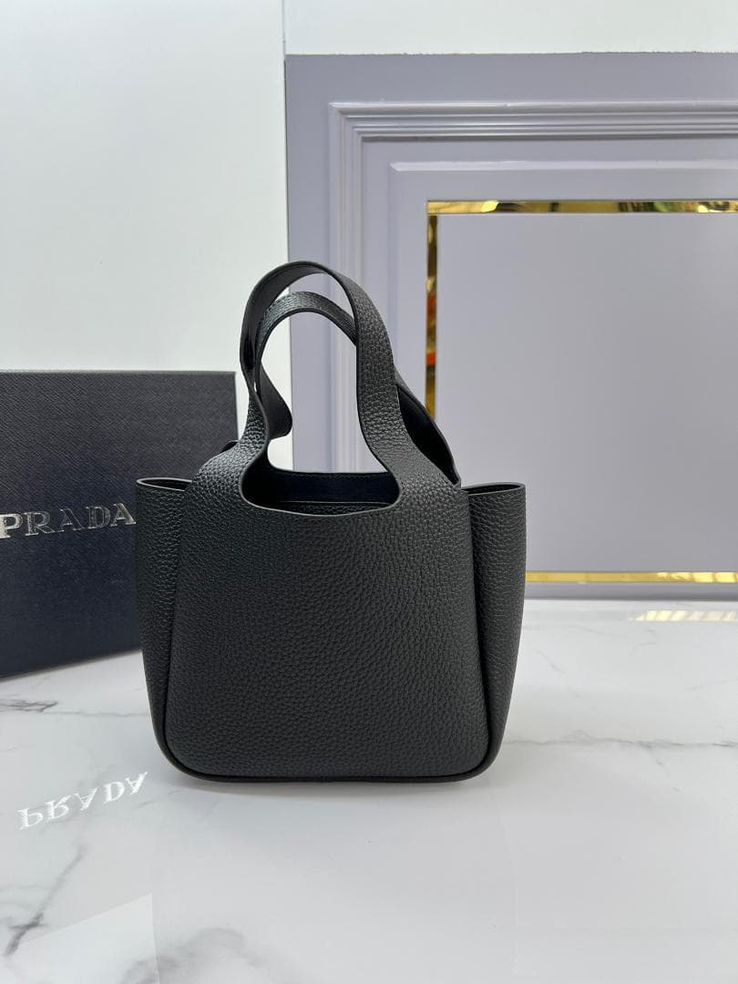 美品ノベルティ　ショルダーバッグ　ブラック　バッグ