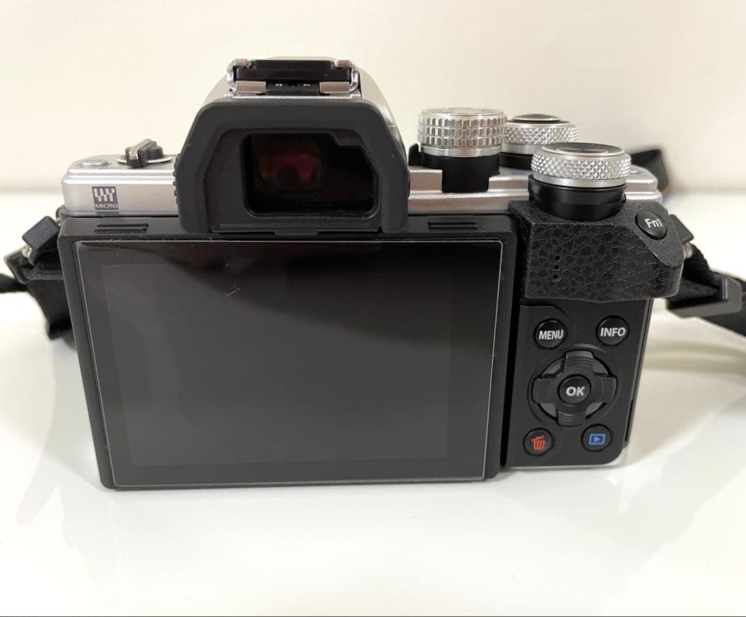 OLYMPUS OM-D E-M10 MarkII EZダブルズームキット