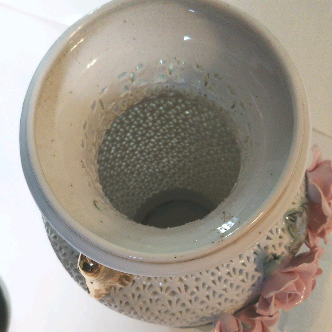 バラのついた飾り用花瓶 花台付き 中国