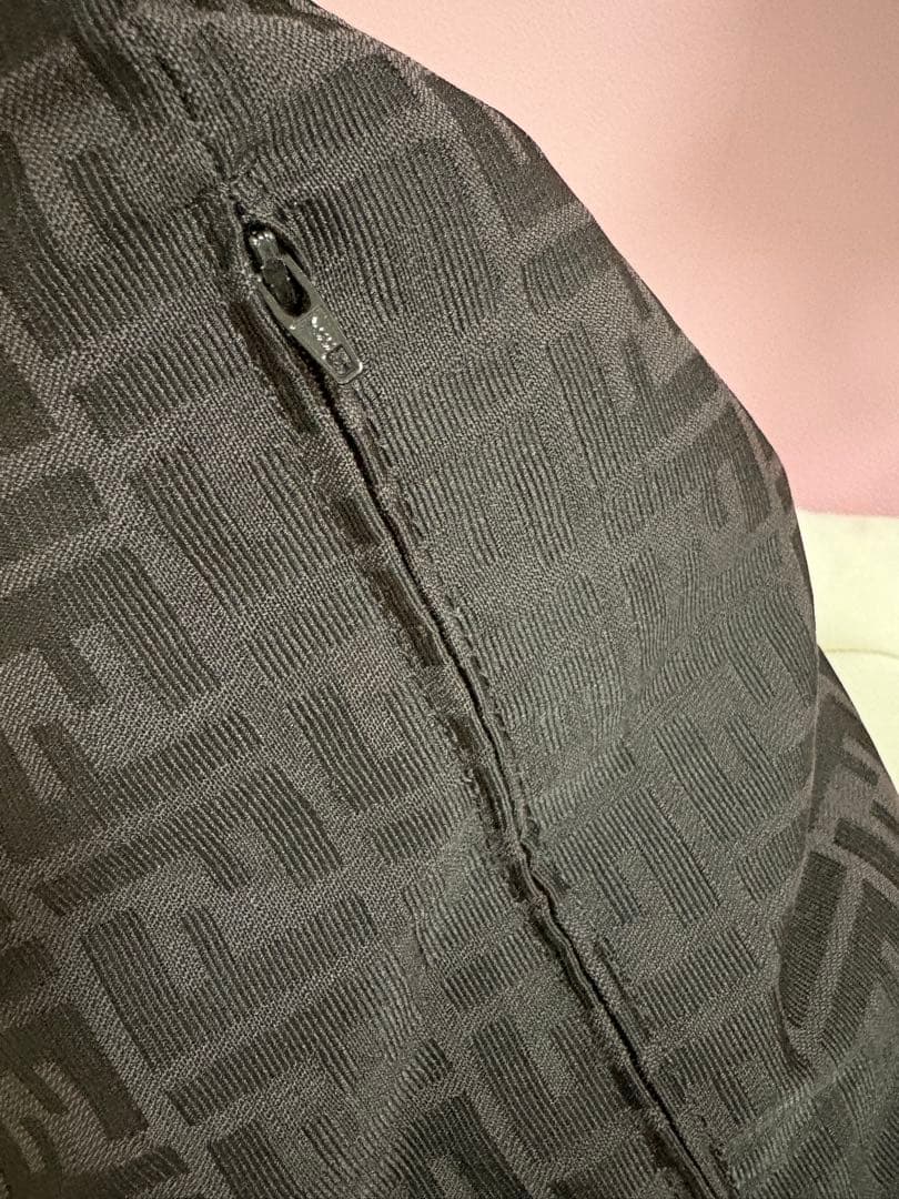 FENDI フェンディ　クッション　黒×黒　カバー　ブラック