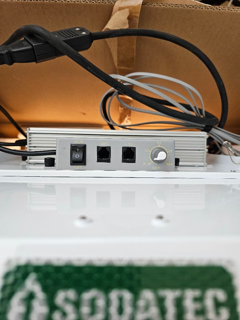 【美品】植物育成LEDライト 67cm x 56cm 400W